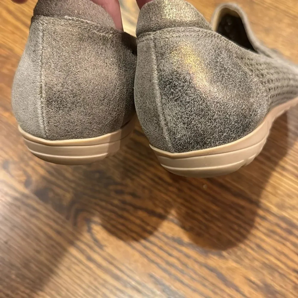 Sesto Meucci gray w/gold shimmer wash perforated leather flats. Size 9M. - Picture 4 of 7